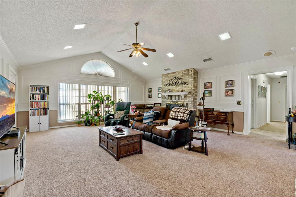 214 Farm Road 1501 Spur