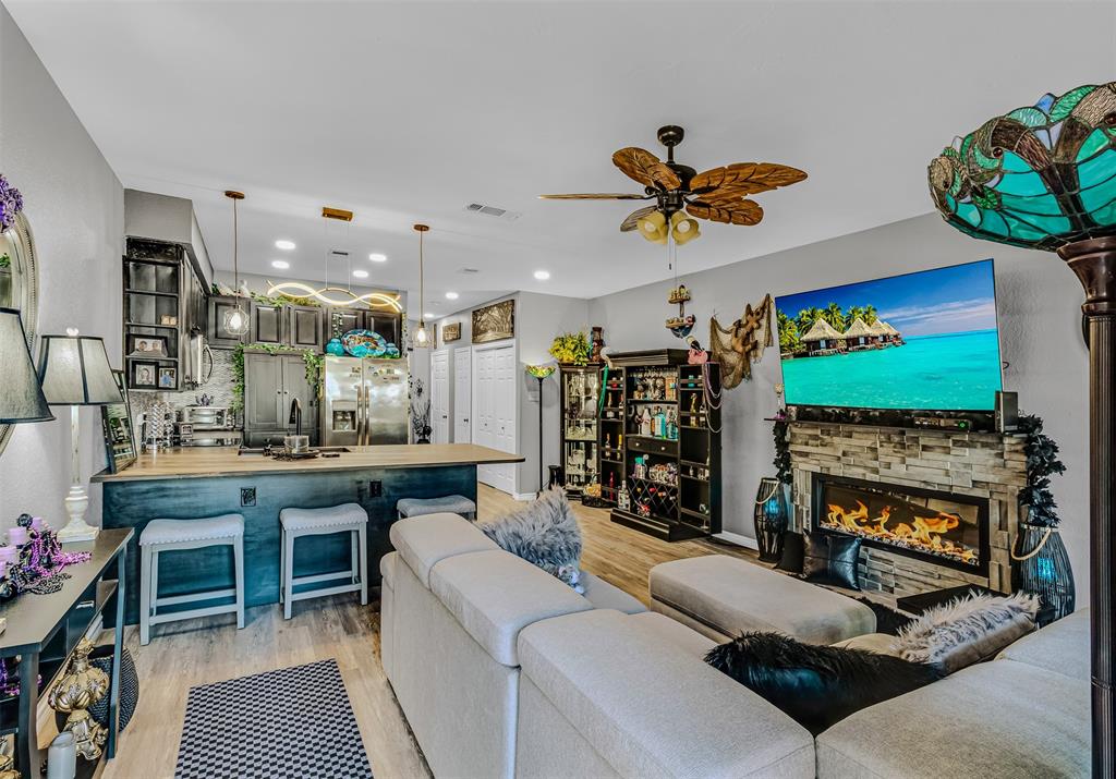 1933 Island Circle B106