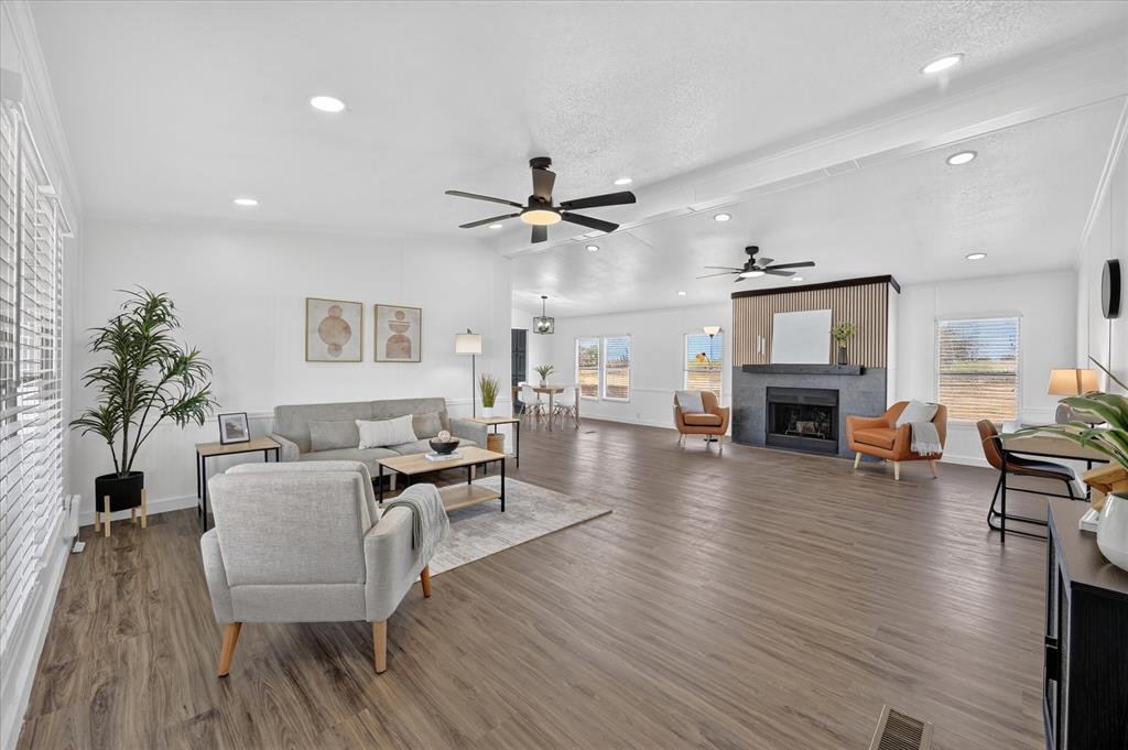 312 Private Road 4437