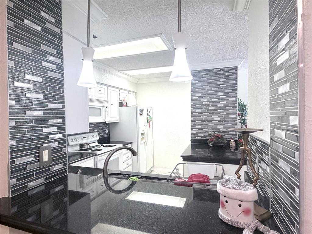 Cloisters Condo The - Residential