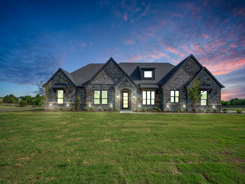 Photo of 614 Hondo Crossing, Weatherford, TX 76087 (MLS # 21251589)