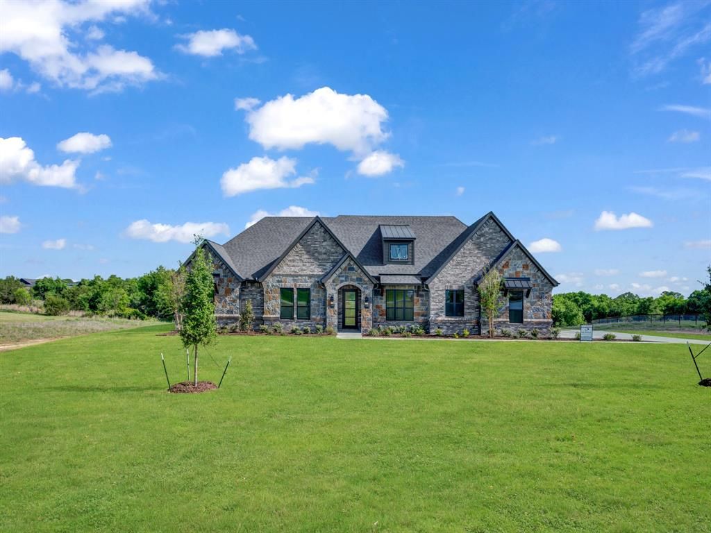 Photo of 614 Hondo Crossing, Weatherford, TX 76087 (MLS # 21251589)