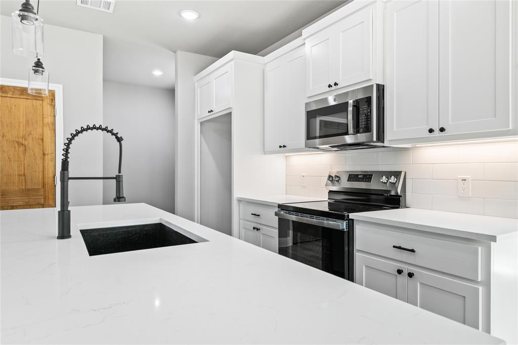 807 Arrowhead Court
