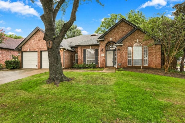 2900 WOODHAVEN DR, GRAPEVINE, TX 76051 - Image eee61cf7eeefa45cd1a3361842380fe3/3652739968
