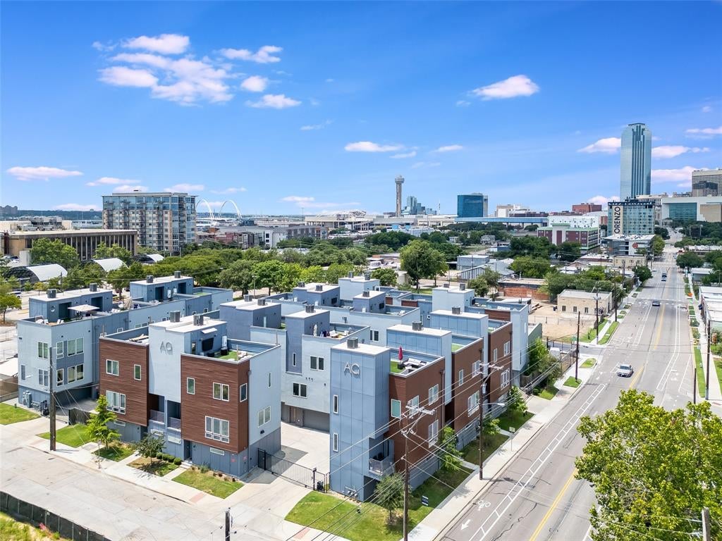 Photo of 1515 S Akard Street #402, Dallas, TX 75215 (MLS # 21350240)
