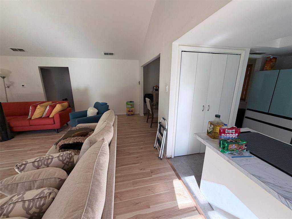 949 Meadowdale Circle