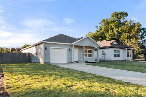 Tiny photo for 1217 E 6th Avenue, Corsicana, TX 75110 (MLS # 21100392)