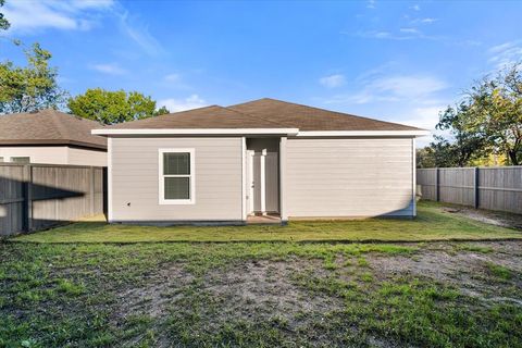 Tiny photo for 1217 E 6th Avenue, Corsicana, TX 75110 (MLS # 21100392)