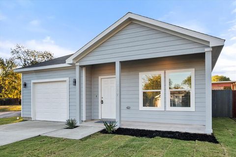 Tiny photo for 1217 E 6th Avenue, Corsicana, TX 75110 (MLS # 21100392)