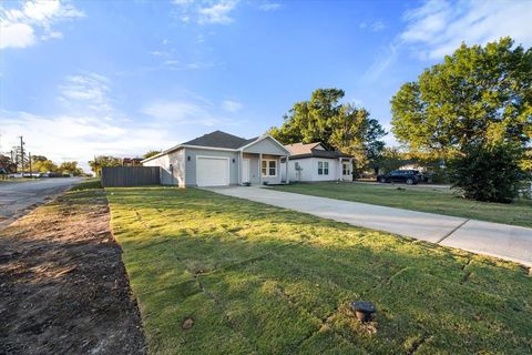 Tiny photo for 1217 E 6th Avenue, Corsicana, TX 75110 (MLS # 21100392)