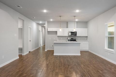 Tiny photo for 1217 E 6th Avenue, Corsicana, TX 75110 (MLS # 21100392)