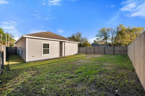 Tiny photo for 1217 E 6th Avenue, Corsicana, TX 75110 (MLS # 21100392)