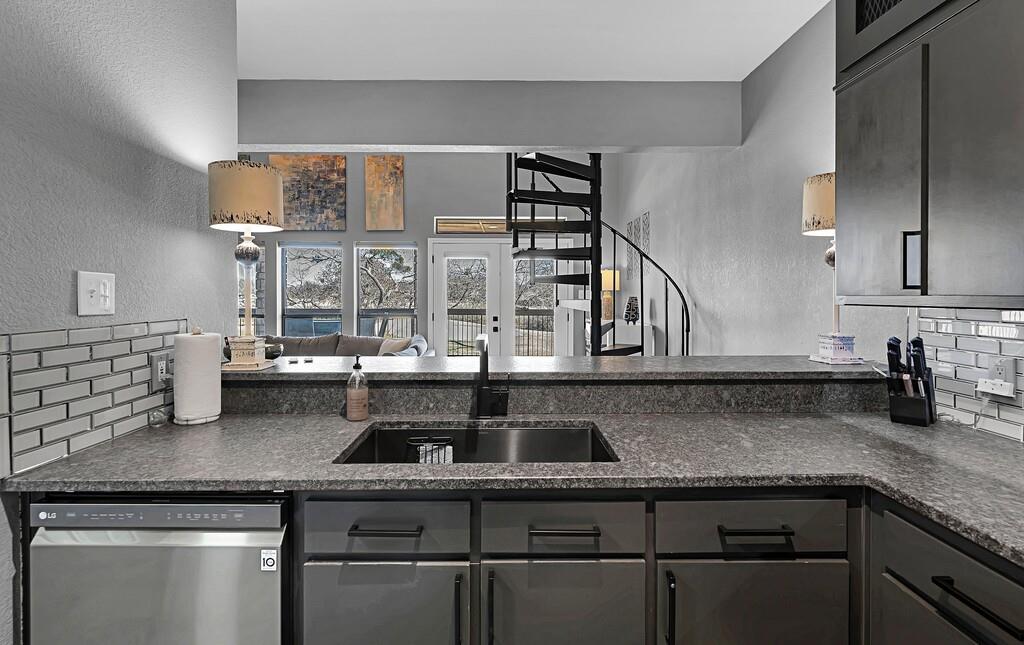 White Bluff #27 - Residential