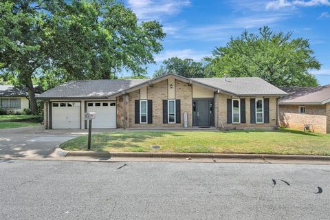 Photo of 2727 Buffalo Drive, Arlington, TX 76013 (MLS # 21311978)