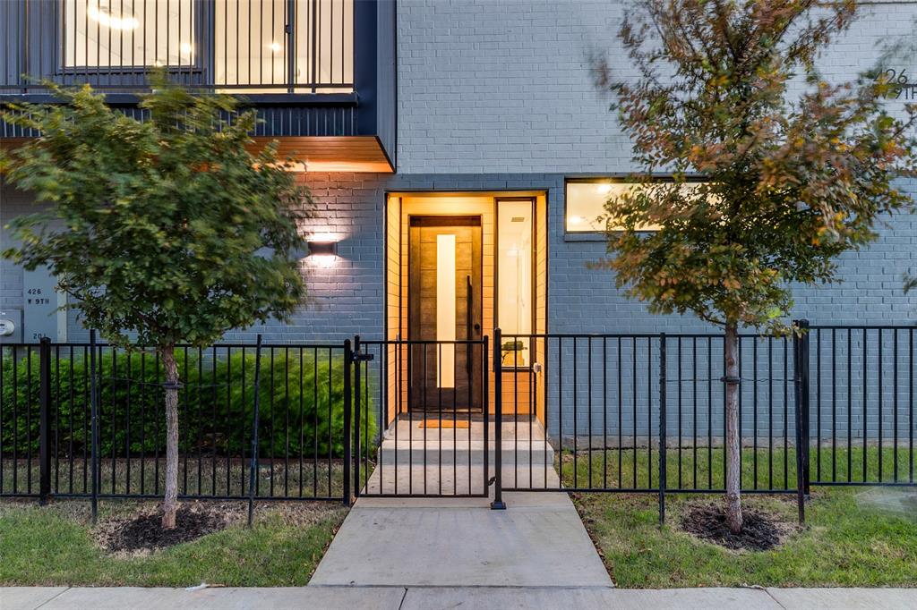 426 W 9th Street 104