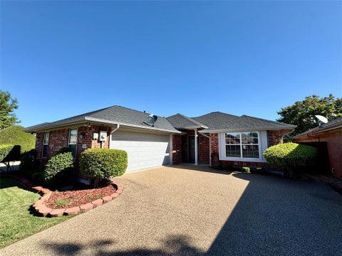 Photo of 204 Bluebonnet Lane, Waxahachie, TX 75165 (MLS # 21403746)