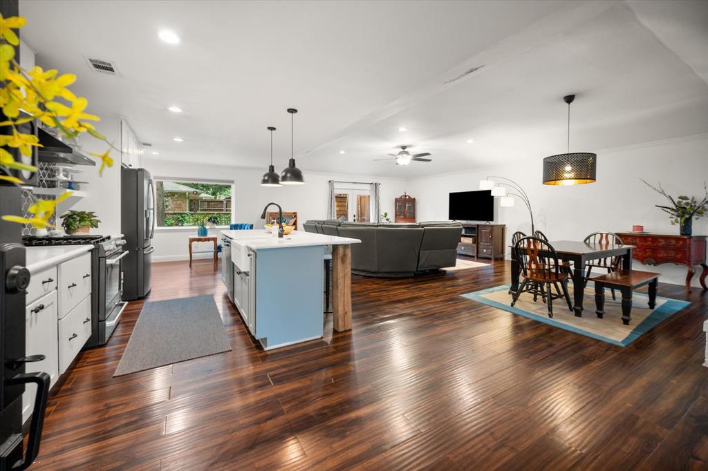 2201 Ravenwood Drive