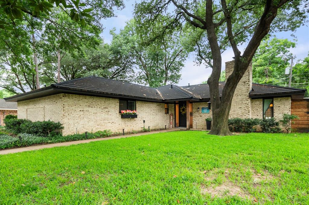 2201 Ravenwood Drive