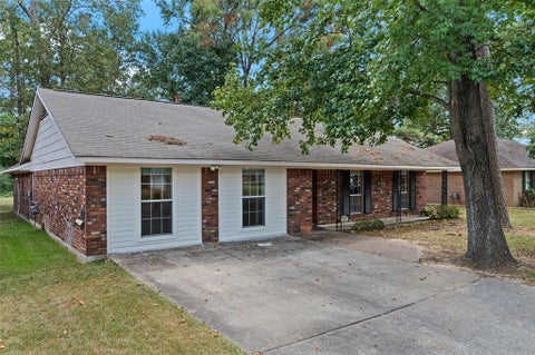 Photo of 1125 Hallmark Drive, Shreveport, LA 71118 (MLS # 21388094)
