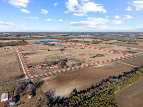 Tiny photo for 1858 Farm Road 1506, Paris, TX 75460 (MLS # 21341231)