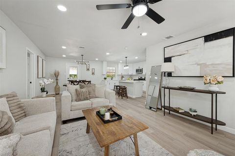 Photo of 112 Oriole Drive, Arlington, TX 76010 (MLS # 21341124)