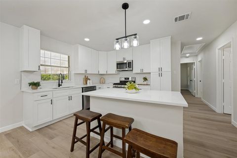 Tiny photo for 112 Oriole Drive, Arlington, TX 76010 (MLS # 21341124)