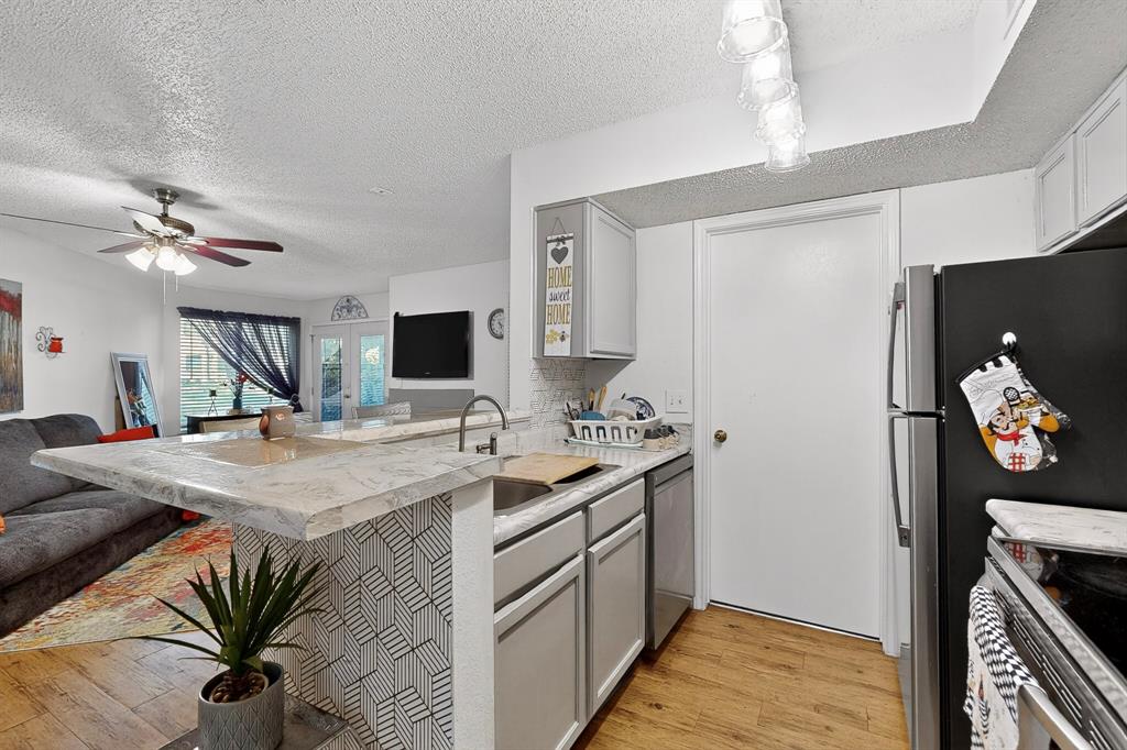 Arlington Oaks Condo - Residential