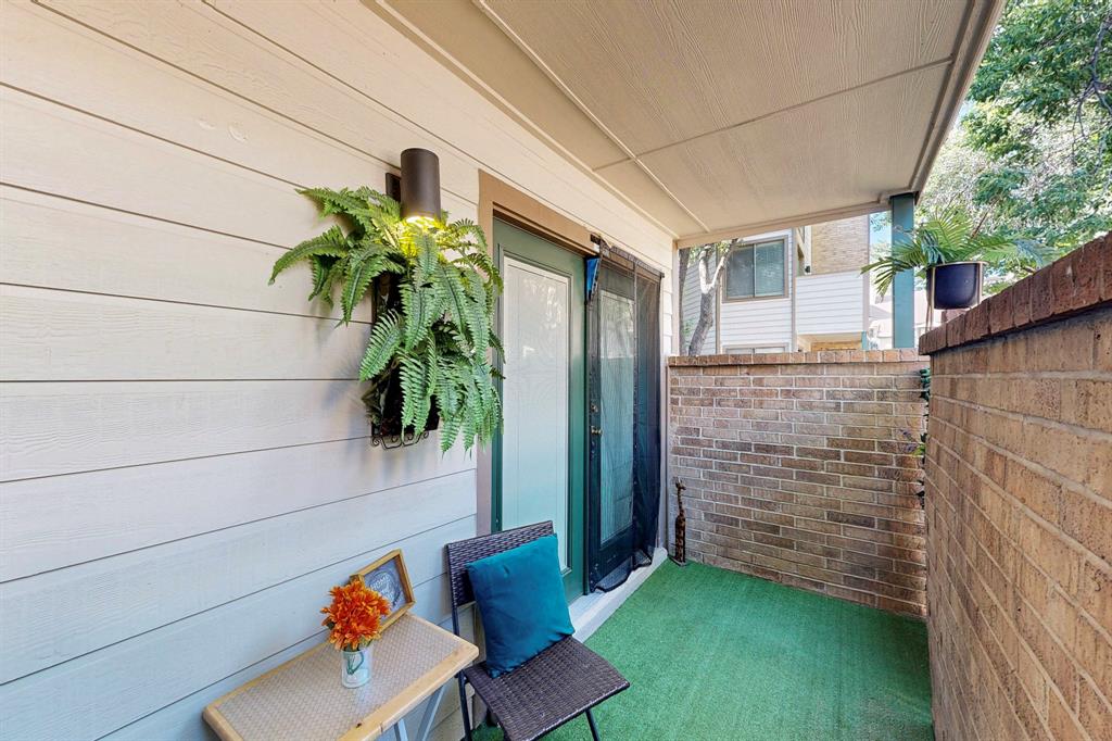 Arlington Oaks Condo - Residential