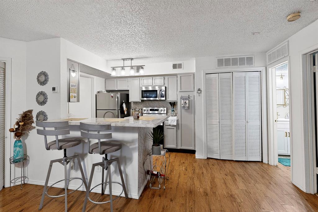 Arlington Oaks Condo - Residential