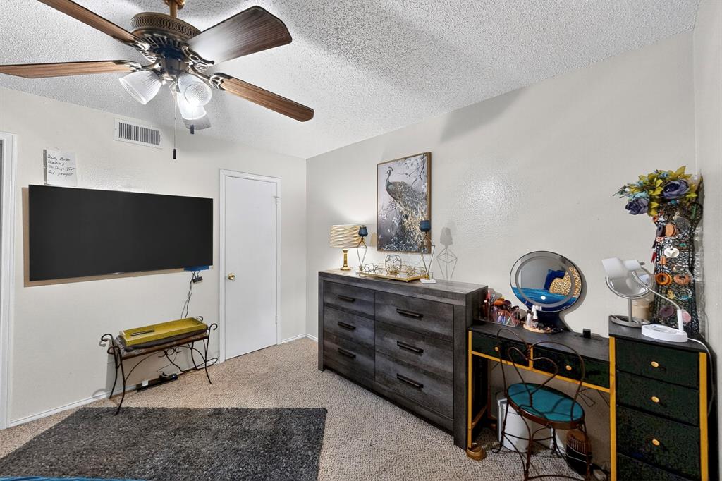 Arlington Oaks Condo - Residential