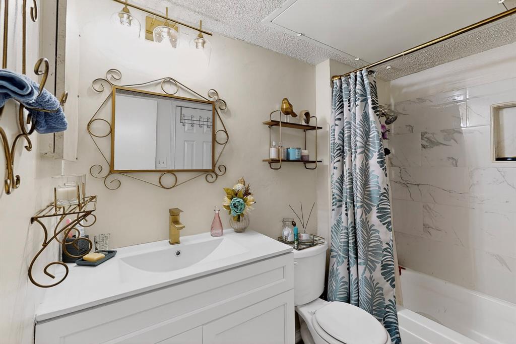 Arlington Oaks Condo - Residential