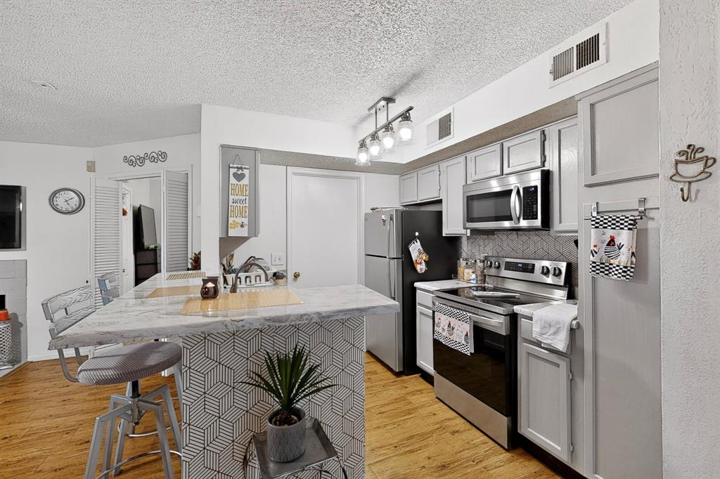 Arlington Oaks Condo - Residential