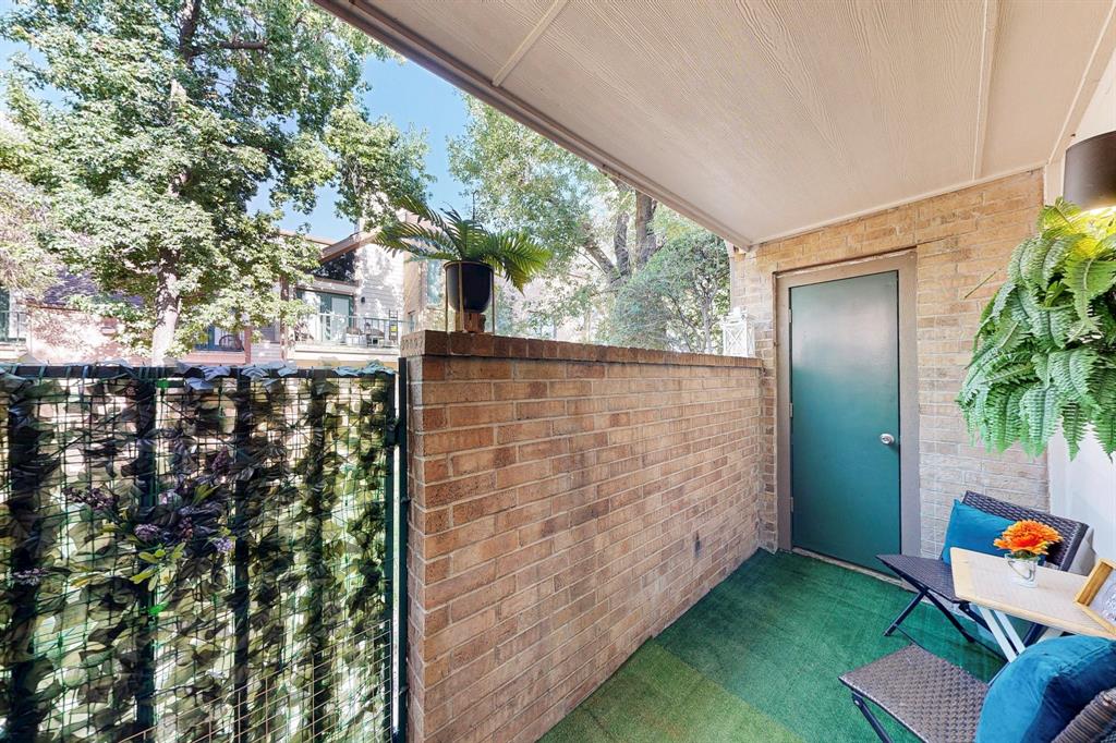 Arlington Oaks Condo - Residential