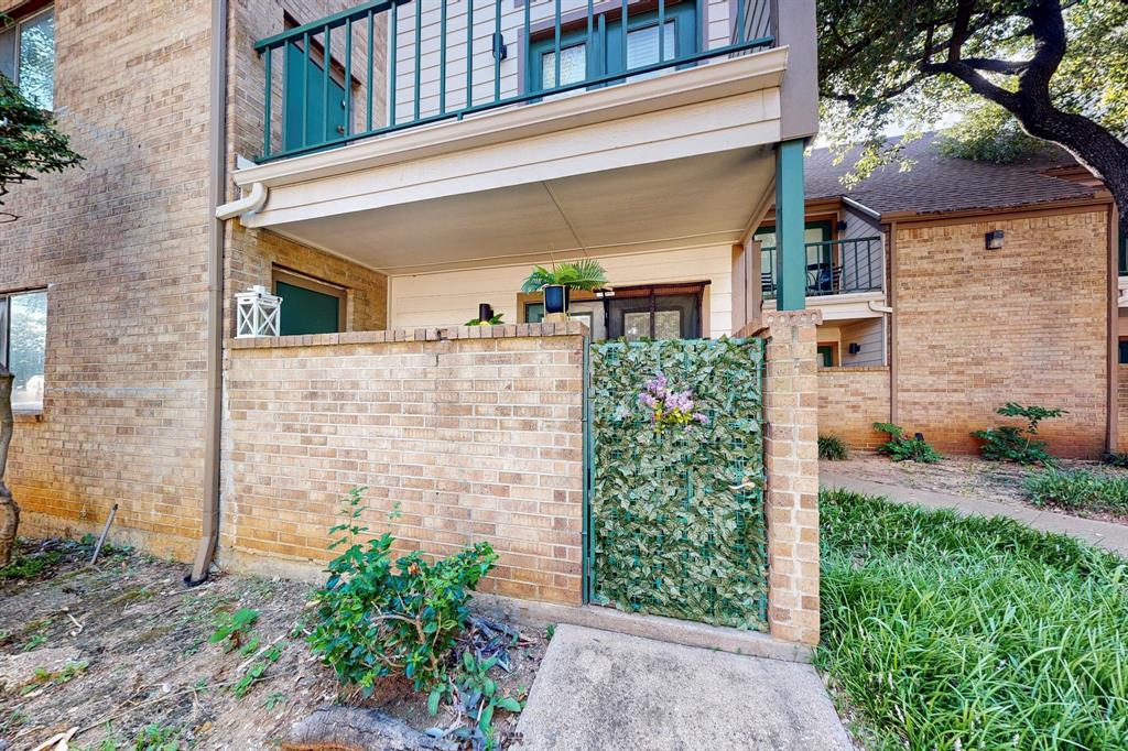 Arlington Oaks Condo - Residential