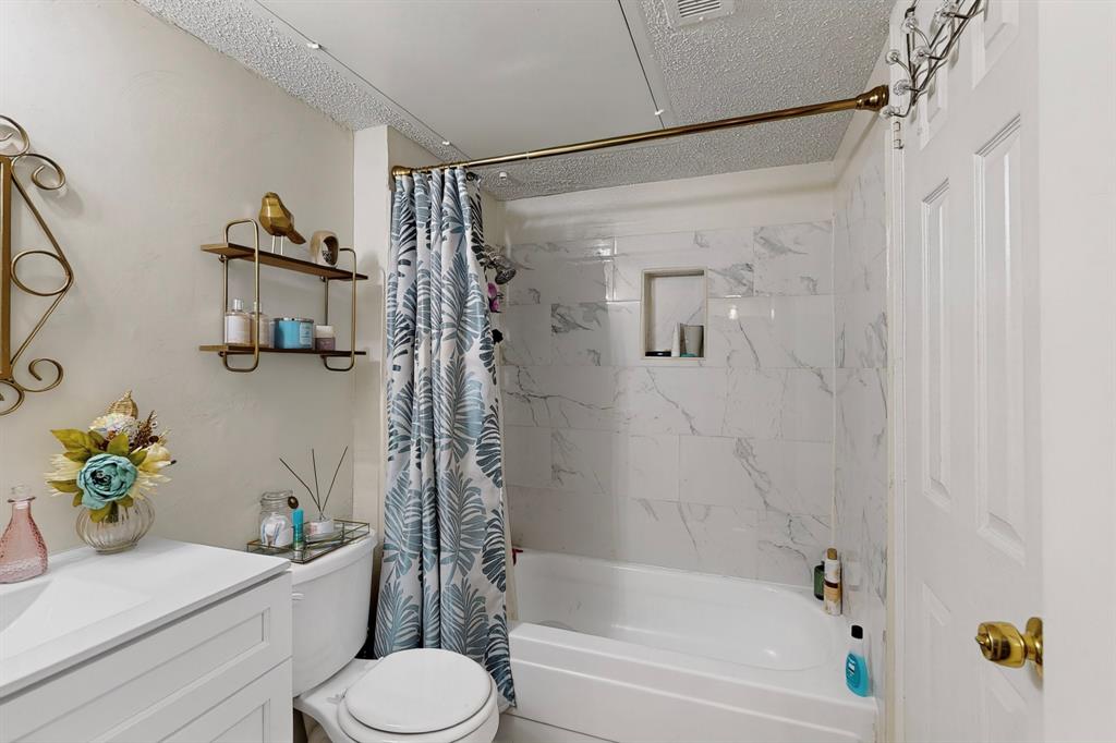 Arlington Oaks Condo - Residential