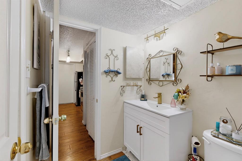 Arlington Oaks Condo - Residential