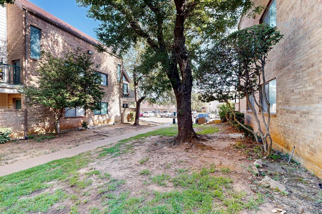 Arlington Oaks Condo - Residential