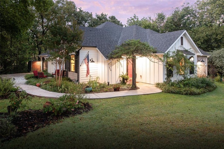 Photo 1 of 22 — 1600 W Day Street, Denison, TX 75020