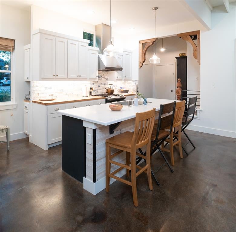1600 W Day Street