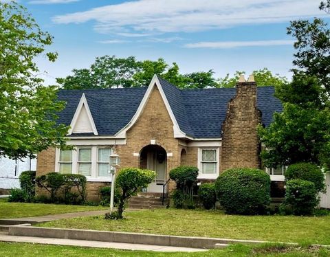 827 Westmount Avenue Dallas TX 75211