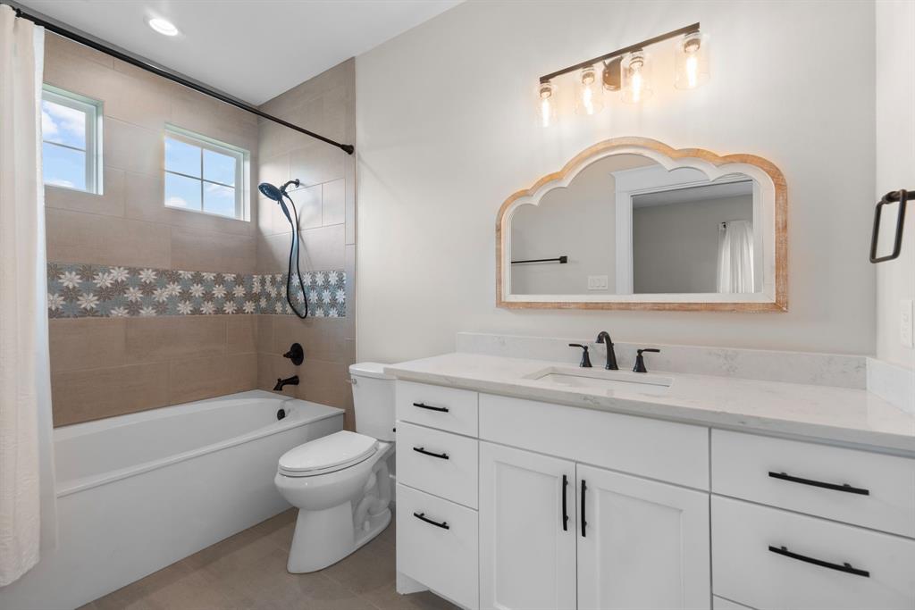 Kerens, Texas, 75144, United States, 4 Bedrooms Bedrooms, ,5 BathroomsBathrooms,Residential,Active,2045609