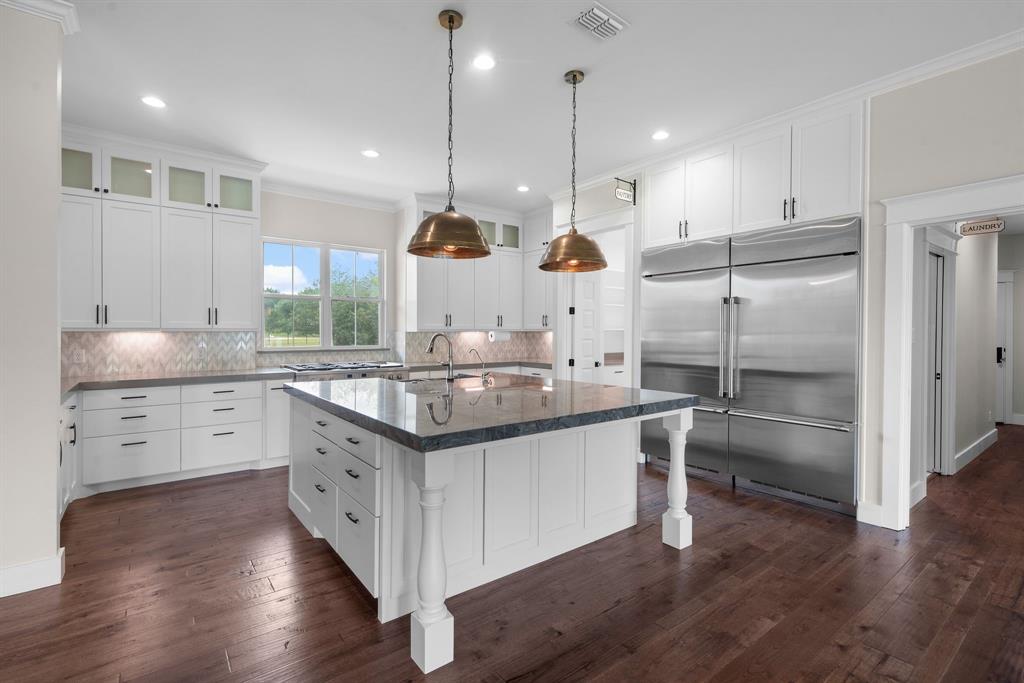 Kerens, Texas, 75144, United States, 4 Bedrooms Bedrooms, ,5 BathroomsBathrooms,Residential,Active,2045609