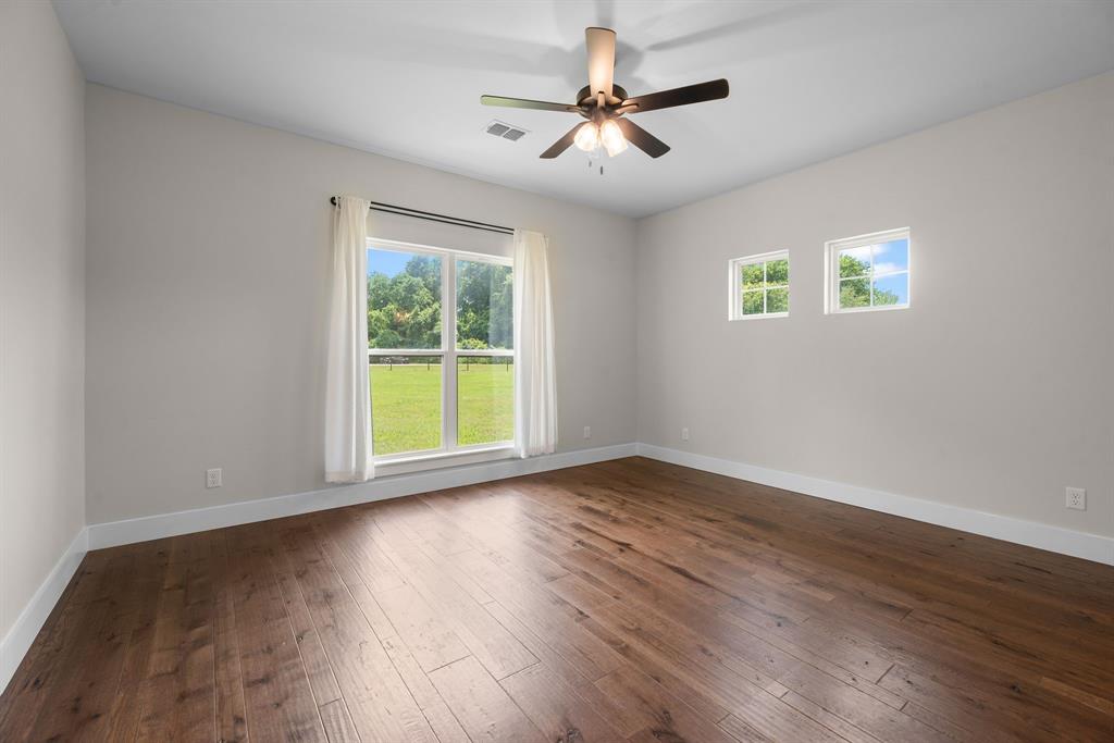 Kerens, Texas, 75144, United States, 4 Bedrooms Bedrooms, ,5 BathroomsBathrooms,Residential,Active,2045609