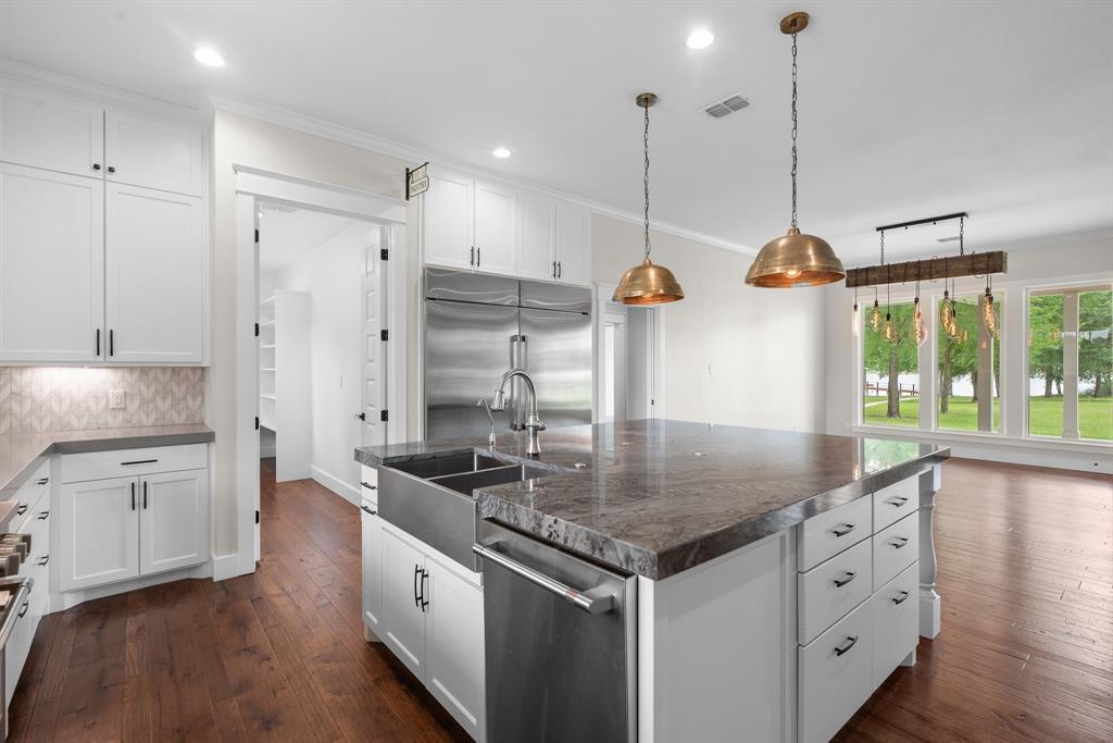Kerens, Texas, 75144, United States, 4 Bedrooms Bedrooms, ,5 BathroomsBathrooms,Residential,Active,2045609