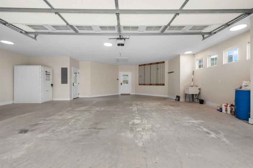 Kerens, Texas, 75144, United States, 4 Bedrooms Bedrooms, ,5 BathroomsBathrooms,Residential,Active,2045609