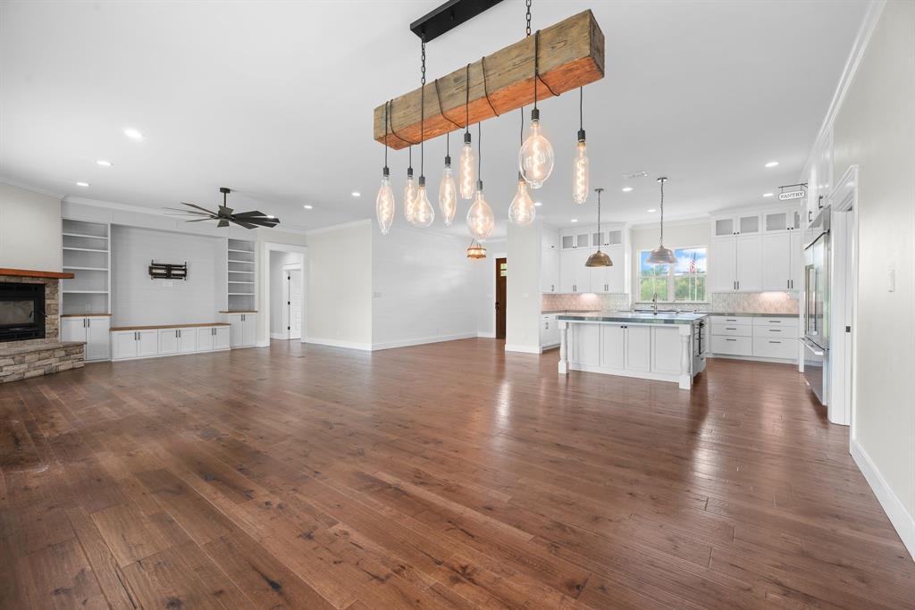 Kerens, Texas, 75144, United States, 4 Bedrooms Bedrooms, ,5 BathroomsBathrooms,Residential,Active,2045609