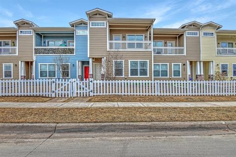Photo of 207 Starr Street, Dallas, TX 75203 (MLS # 21093769)