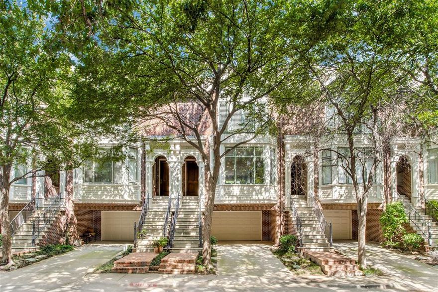 Wonderful brownstone in the heart of one of the most walkable neighborhoods in Dallas. With walk score of 91, this home is a very short jaunt to Klyde Warren Park, Arts District, Whole Foods, bars & restaurants along McKinney Avenue, and Katy Trail. Elegant hardwoods in the main living with a large kitchen open to living and dining and half bath for guests. Bedroom suite is very large, with soaring ceilings, spacious bath with separate tub and shower with a walk in closet. Loft above master bedroom could be a great media room or office.