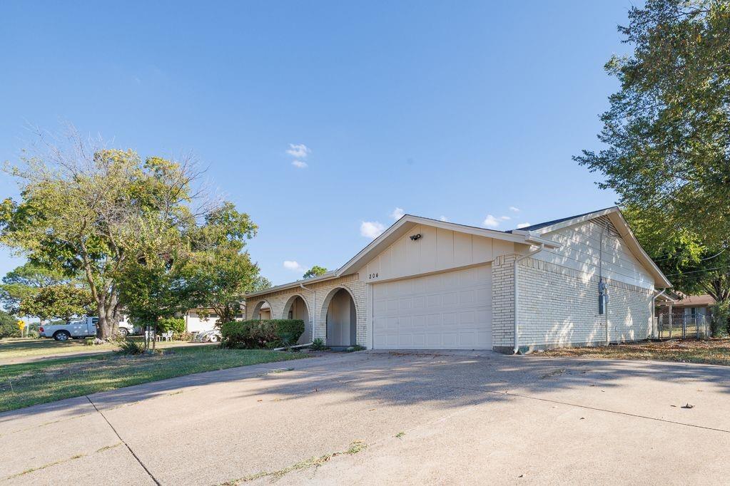 204 E Grubb Drive
