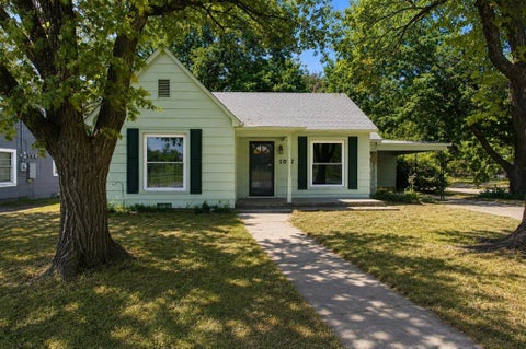 Photo of 1031 Ritchey Street, Gainesville, TX 76240 (MLS # 21374643)